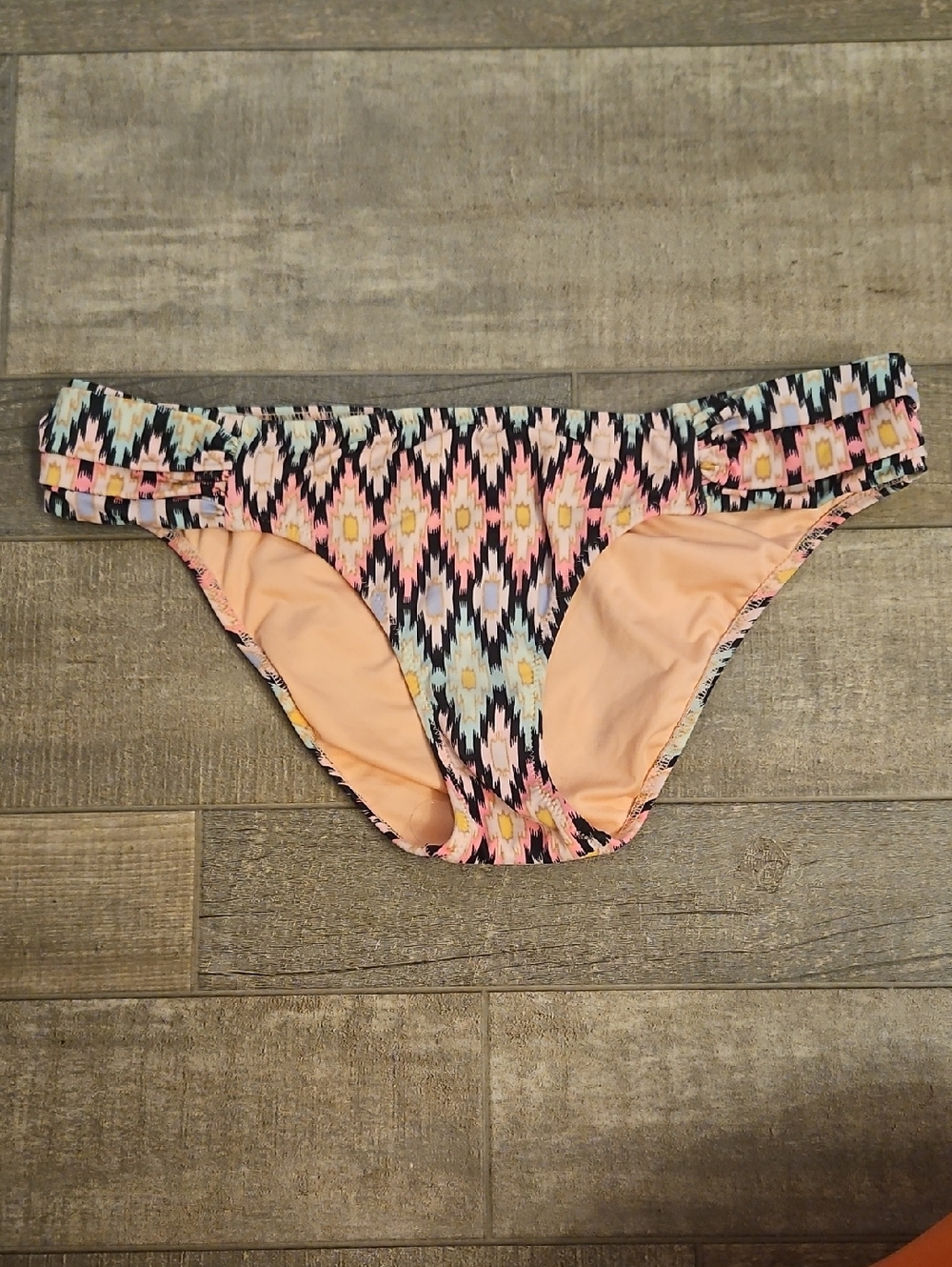 Patterned Bikini Bottoms in Peach and Black